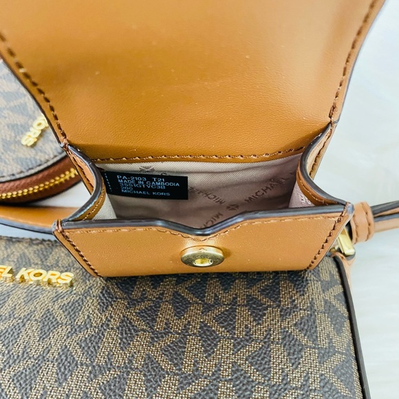 Michael Kors Jet Set Travel Crossbody w Tech Attch - Picture 9 of 16